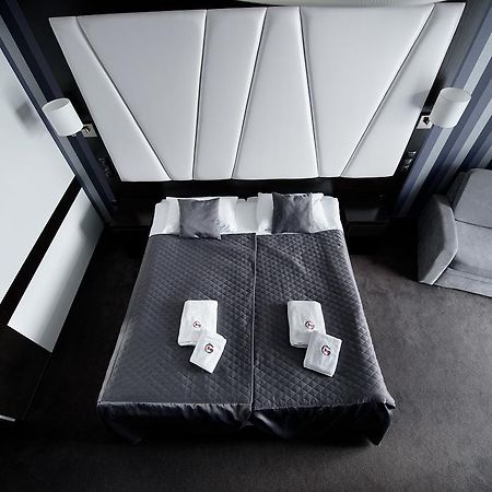 Hotel Grafit Kostomloty Pierwsze Экстерьер фото