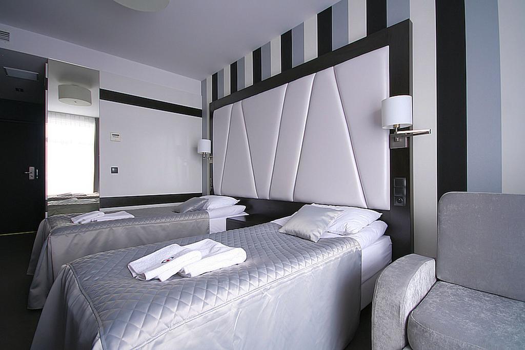 Hotel Grafit Kostomloty Pierwsze Номер фото