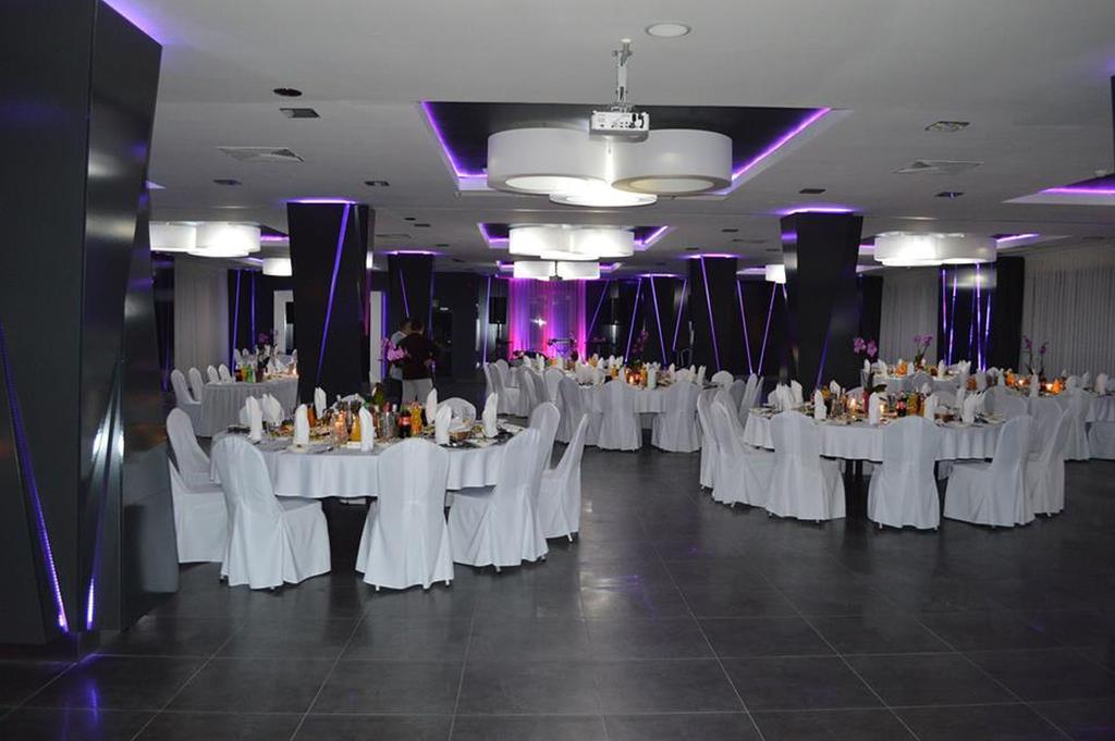 Hotel Grafit Kostomloty Pierwsze Экстерьер фото