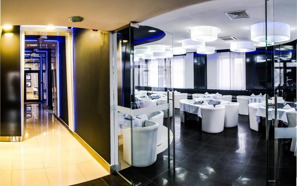 Hotel Grafit Kostomloty Pierwsze Экстерьер фото