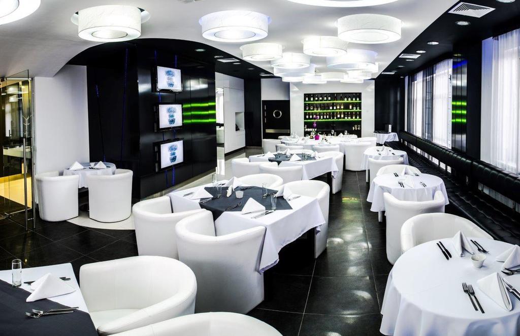 Hotel Grafit Kostomloty Pierwsze Экстерьер фото