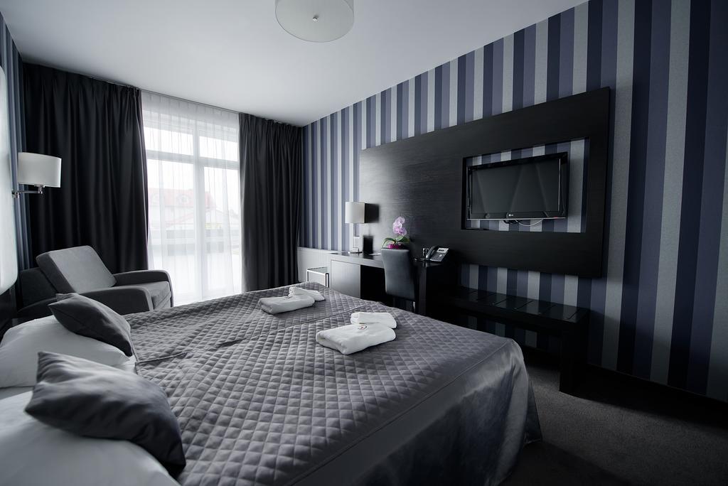 Hotel Grafit Kostomloty Pierwsze Экстерьер фото
