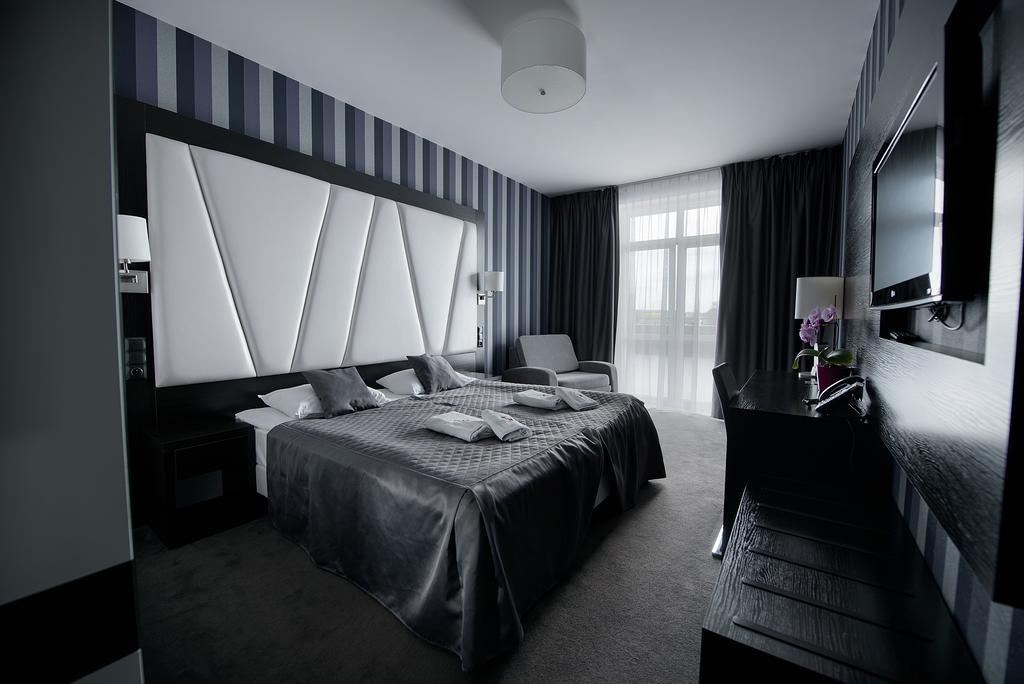 Hotel Grafit Kostomloty Pierwsze Экстерьер фото
