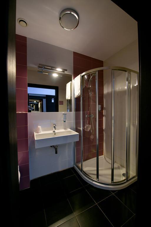 Hotel Grafit Kostomloty Pierwsze Экстерьер фото