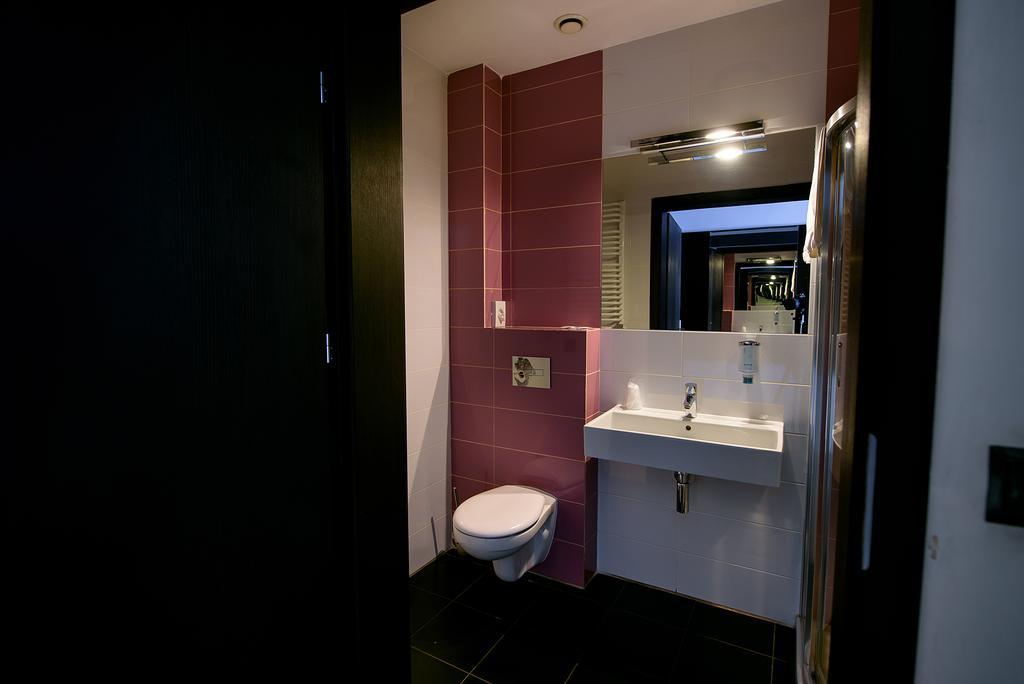 Hotel Grafit Kostomloty Pierwsze Экстерьер фото