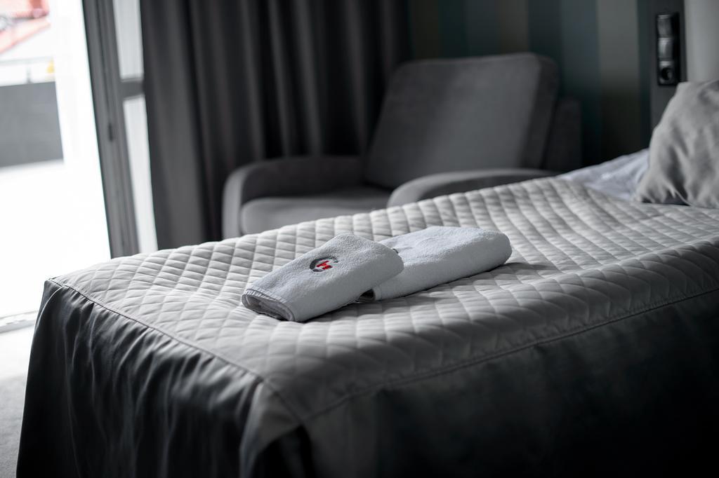 Hotel Grafit Kostomloty Pierwsze Экстерьер фото
