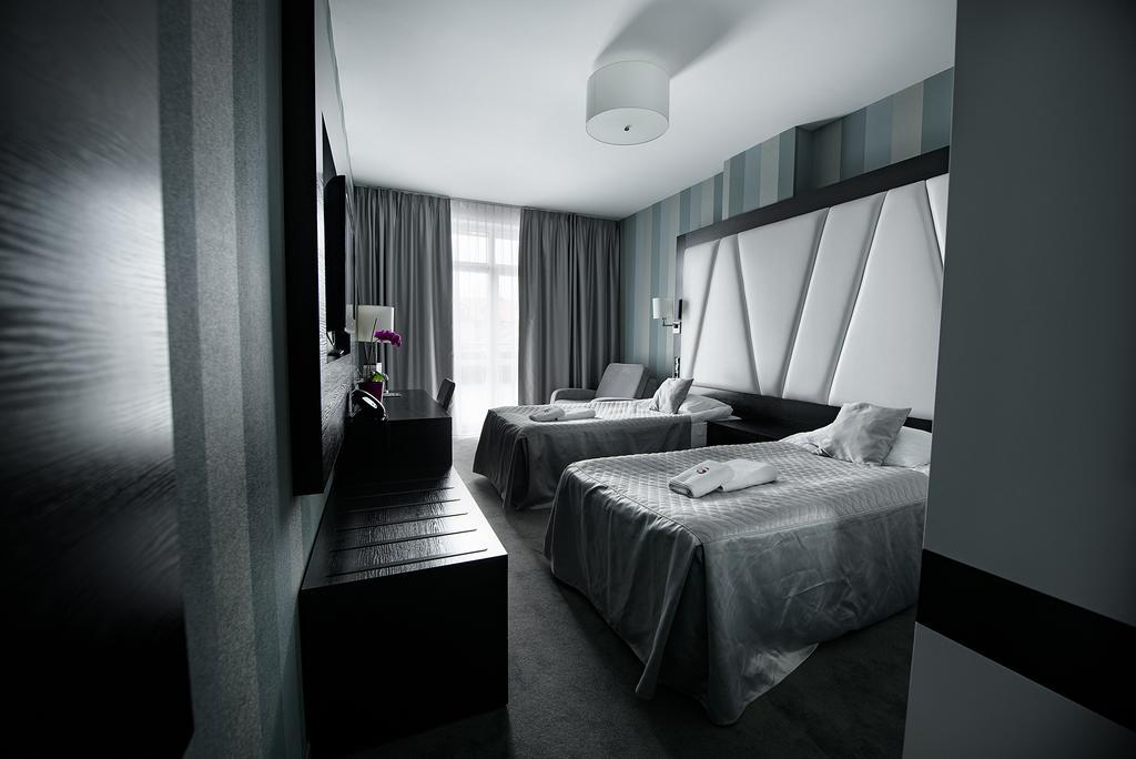 Hotel Grafit Kostomloty Pierwsze Экстерьер фото