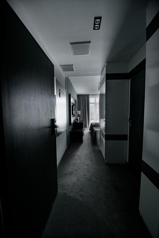 Hotel Grafit Kostomloty Pierwsze Экстерьер фото