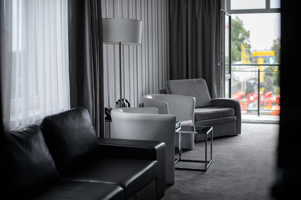 Hotel Grafit Kostomloty Pierwsze Экстерьер фото
