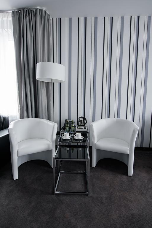 Hotel Grafit Kostomloty Pierwsze Экстерьер фото