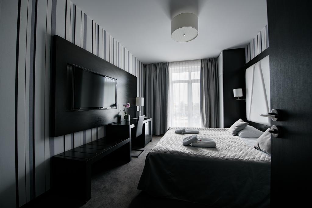 Hotel Grafit Kostomloty Pierwsze Экстерьер фото