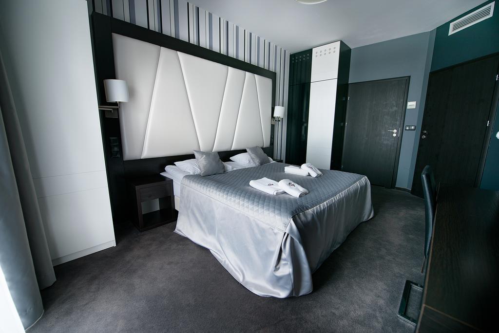 Hotel Grafit Kostomloty Pierwsze Экстерьер фото