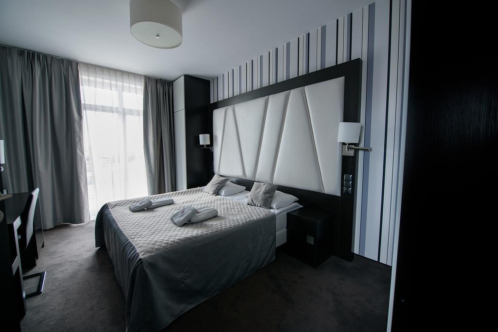 Hotel Grafit Kostomloty Pierwsze Экстерьер фото