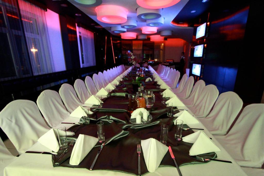 Hotel Grafit Kostomloty Pierwsze Экстерьер фото